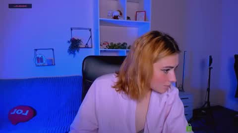 casey_meow_ online show from October 8, 6:30 am