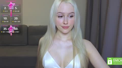 Snapshot of caseylabow chatting on December 22, 4:17 pm My name is Casey... Nice to meet you I will be happy to have funthumbs up please its important online show from December 22, 4:17 pm
