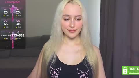 Snapshot of caseylabow chatting on March 3, 10:38 am My name is Casey... Nice to meet you I will be happy to have funthumbs up please its important online show from March 3, 10:38 am