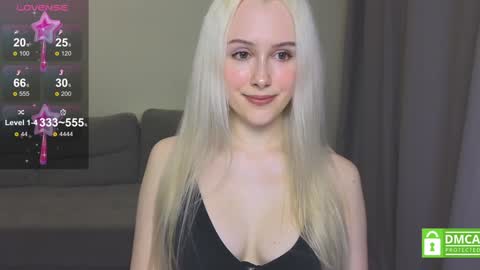 Snapshot of caseylabow chatting on January 26, 1:15 pm My name is Casey... Nice to meet you I will be happy to have funthumbs up please its important online show from January 26, 1:15 pm