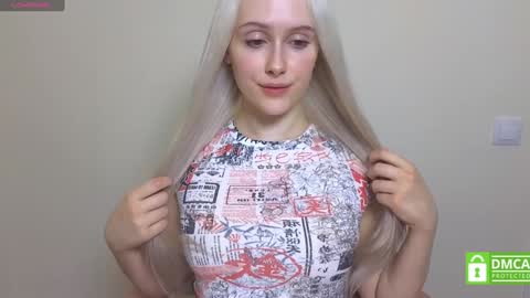 Snapshot of caseylabow chatting on December 4, 7:50 pm My name is Casey... Nice to meet you I will be happy to have funthumbs up please its important online show from December 4, 7:50 pm