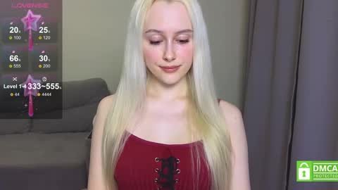 Snapshot of caseylabow chatting on March 12, 1:51 pm My name is Casey... Nice to meet you I will be happy to have funthumbs up please its important online show from March 12, 1:51 pm