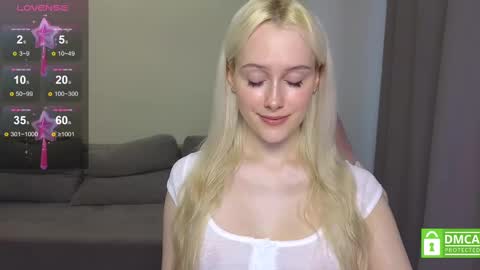 Snapshot of caseylabow chatting on February 13, 8:38 am My name is Casey... Nice to meet you I will be happy to have funthumbs up please its important online show from February 13, 8:38 am