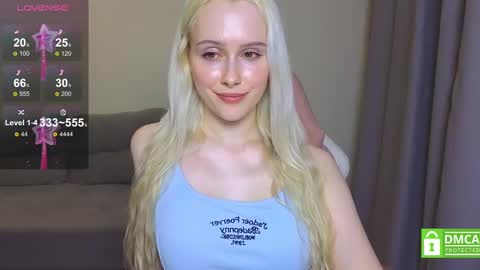 Snapshot of caseylabow chatting on March 11, 2:29 pm My name is Casey... Nice to meet you I will be happy to have funthumbs up please its important online show from March 11, 2:29 pm