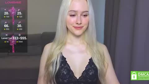 Snapshot of caseylabow chatting on March 4, 2:38 am My name is Casey... Nice to meet you I will be happy to have funthumbs up please its important online show from March 4, 2:38 am
