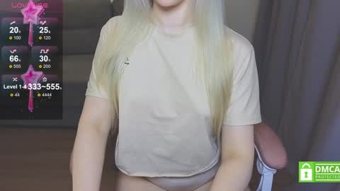 Snapshot of caseylabow chatting on January 22, 1:21 pm My name is Casey... Nice to meet you I will be happy to have funthumbs up please its important online show from January 22, 1:21 pm