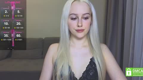Snapshot of caseylabow chatting on January 12, 2:41 pm My name is Casey... Nice to meet you I will be happy to have funthumbs up please its important online show from January 12, 2:41 pm
