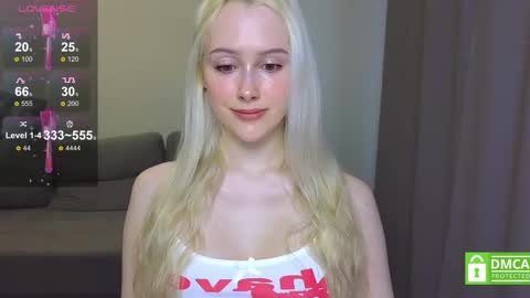 Snapshot of caseylabow chatting on March 7, 2:46 am My name is Casey... Nice to meet you I will be happy to have funthumbs up please its important online show from March 7, 2:46 am