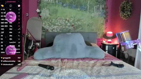 Cashmere Fox online show from October 9, 6:13 pm