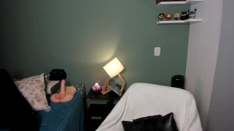Snapshot of cassandra_caiin chatting on December 2, 9:23 pm Cassie online show from December 2, 9:23 pm