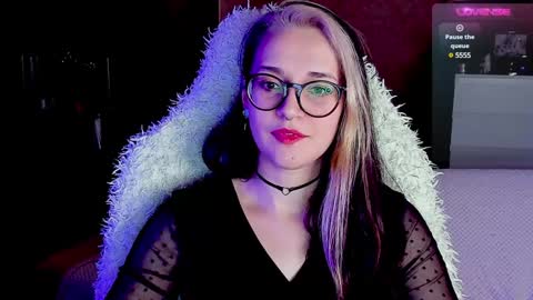 Ellie online show from January 13, 7:10 pm