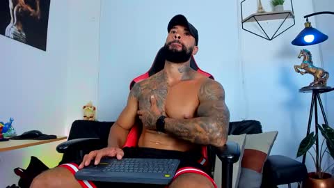 Snapshot of casticatheking chatting on February 17, 7:44 pm Matheo Brown online show from February 17, 7:44 pm