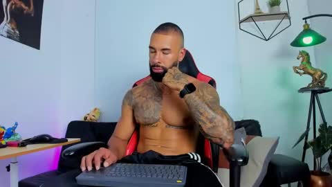 Snapshot of casticatheking chatting on February 11, 7:05 pm Matheo Brown online show from February 11, 7:05 pm