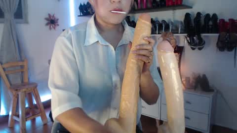 Snapshot of catalina_bruce2 chatting on January 18, 4:37 am Catalina bruce2 online show from January 18, 4:37 am
