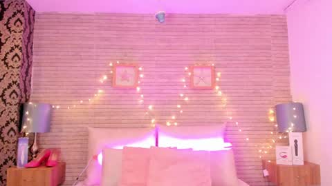 Snapshot of catalinnathompson chatting on January 28, 11:49 am CatalinnaThompson online show from January 28, 11:49 am