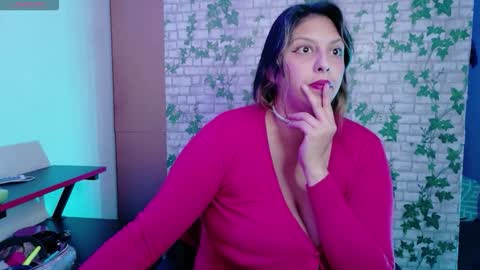  Mia   online show from October 16, 8:36 am