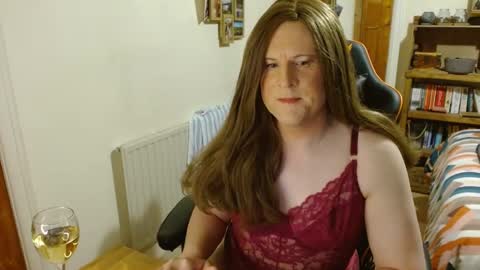 Snapshot of catherine76x chatting on December 13, 9:09 pm Catherinecuddles online show from December 13, 9:09 pm