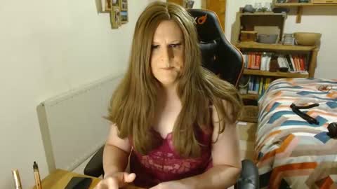Snapshot of catherine76x chatting on December 7, 7:38 pm Catherinecuddles online show from December 7, 7:38 pm