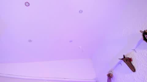 Catleya  online show from October 8, 9:10 pm