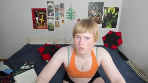 cattie_w_ online show from April 9, 6:19 am