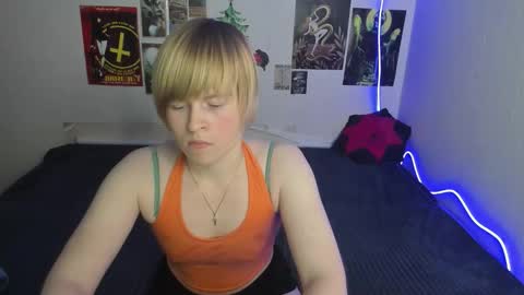 cattie_w_ online show from February 20, 2:00 am