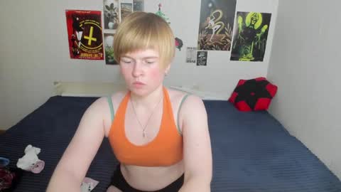 cattie_w_ online show from April 20, 1:08 am