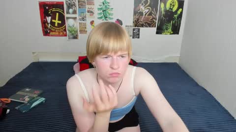 cattie_w_ online show from May 28, 1:58 am