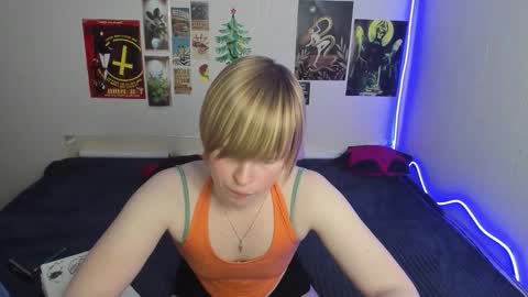 cattie_w_ online show from February 20, 6:26 am