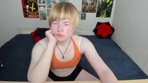 cattie_w_ online show from May 27, 1:23 am