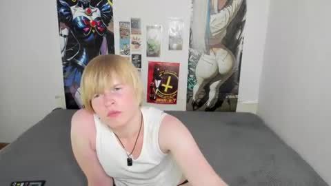 cattie_w_ online show from July 14, 1:09 am