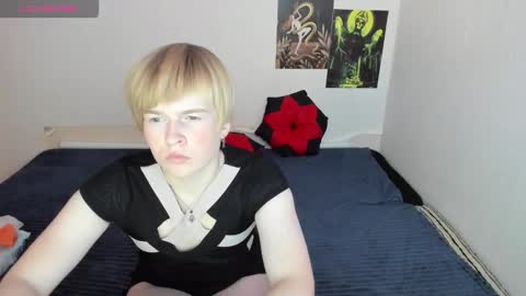 cattie_w_ online show from November 4, 1:18 am