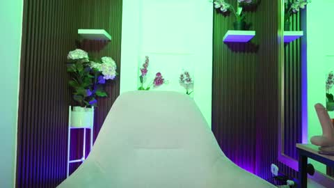 cattleyascaly online show from October 9, 9:53 pm