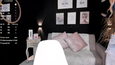 Snapshot of catvalentinee_ chatting on December 31, 4:38 am catvalentinee_ online show from December 31, 4:38 am