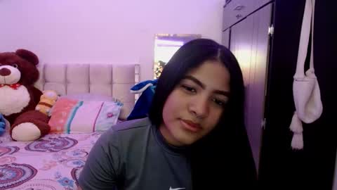 Snapshot of caylinn19 chatting on September 19, 2:05 am Caylinn online show from September 19, 2:05 am