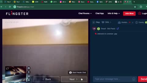 Snapshot of cazalhotbr chatting on December 3, 1:14 am hanging out online show from December 3, 1:14 am