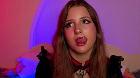 Lina  online show from November 14, 8:00 pm