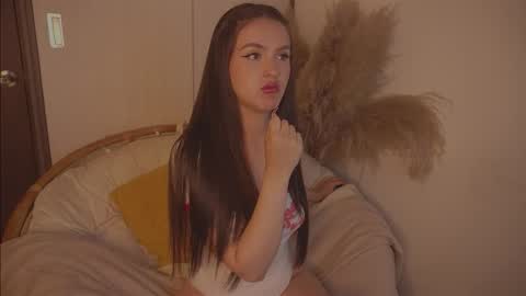 Diane Independent model online show from October 23, 8:10 pm