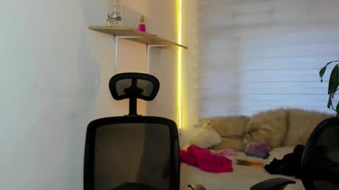 celeste_bonnet1 online show from December 5, 9:01 pm