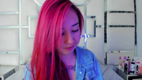 Snapshot of celeste_hillx chatting on March 8, 5:17 am celeste_hillx online show from March 8, 5:17 am