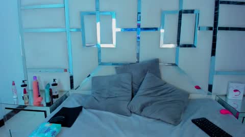 Snapshot of celeste_hillx chatting on February 27, 6:57 am celeste_hillx online show from February 27, 6:57 am