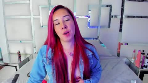 Snapshot of celeste_hillx chatting on March 8, 8:22 am celeste_hillx online show from March 8, 8:22 am