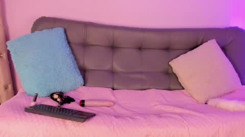 celeste_sky0 online show from April 14, 6:16 am