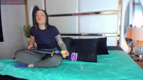 Snapshot of celeste_starsss chatting on September 15, 5:42 am celeste_starsss online show from September 15, 5:42 am