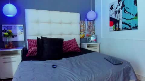 Snapshot of celeste_starsss chatting on September 13, 3:42 am celeste_starsss online show from September 13, 3:42 am