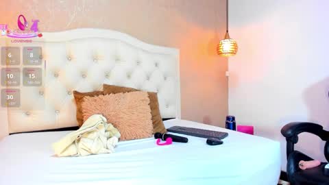 Snapshot of celeste_thompsoon chatting on September 17, 6:55 pm C E L E S T E online show from September 17, 6:55 pm