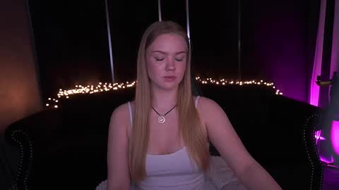 celestenoirr online show from April 17, 6:49 am