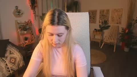 your cute kitty online show from May 22, 7:09 pm