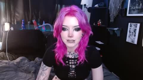 Averi online show from February 25, 11:26 pm