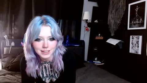 Averi online show from January 4, 11:17 pm