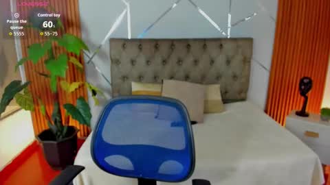 CHAARLOTTEE online show from February 12, 8:45 pm